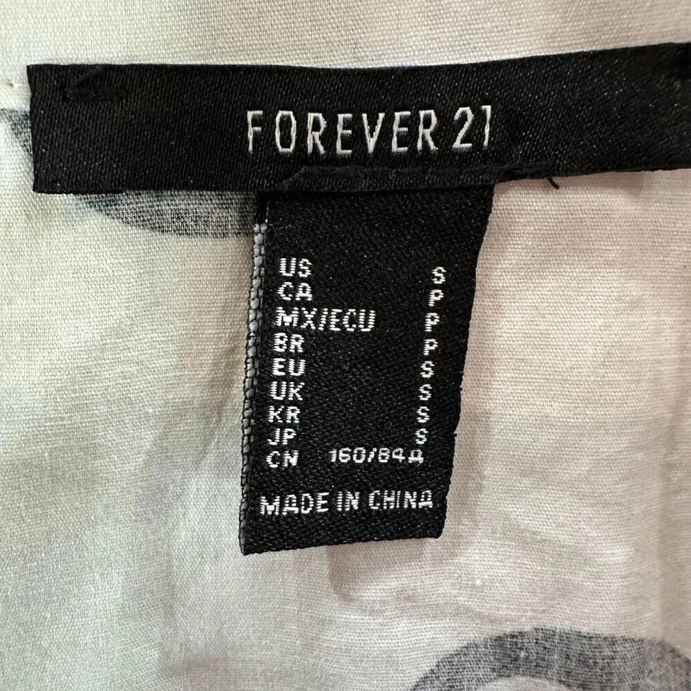 ADORABLE AND UNIQUE **Forever 21** CROP TOP! NWOT - Picture 2 of 5